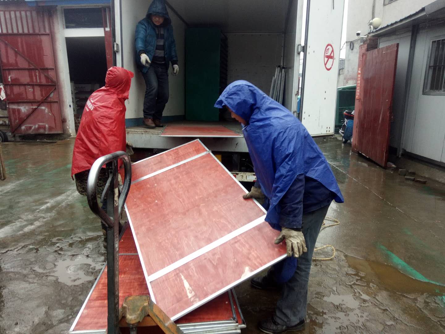 1臺(tái)60格香菇烘干機(jī)發(fā)貨